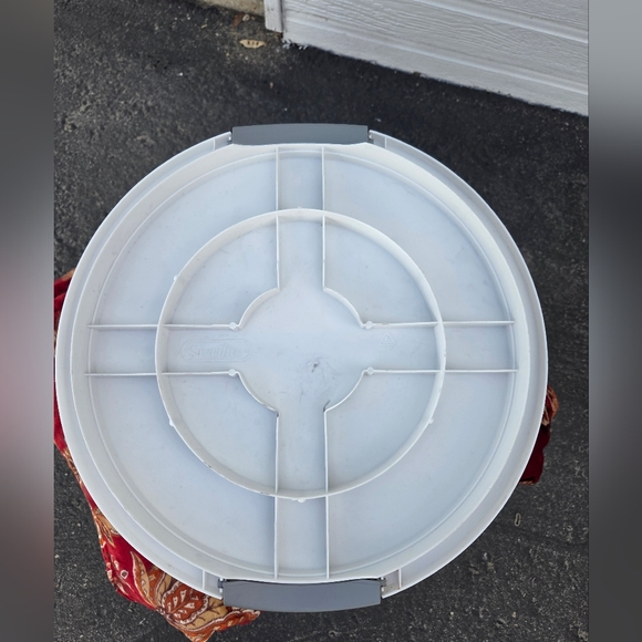 Sterlite 12" Dia 5" High Lockable Cake Saver with Carrier Handle Dishwasher Safe - Picture 5 of 9